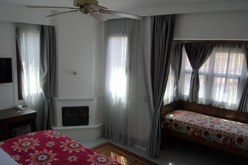 Romantic Süit, 1 Yatak Odası, Kısmi Deniz Manzaralı