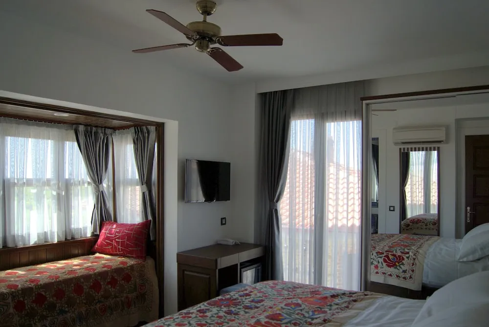 Romantic Süit, 1 Yatak Odası, Kısmi Deniz Manzaralı