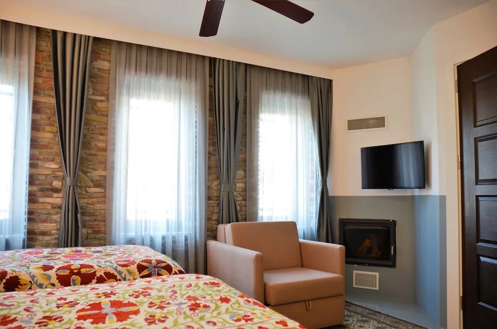 Deluxe King or Twin Room