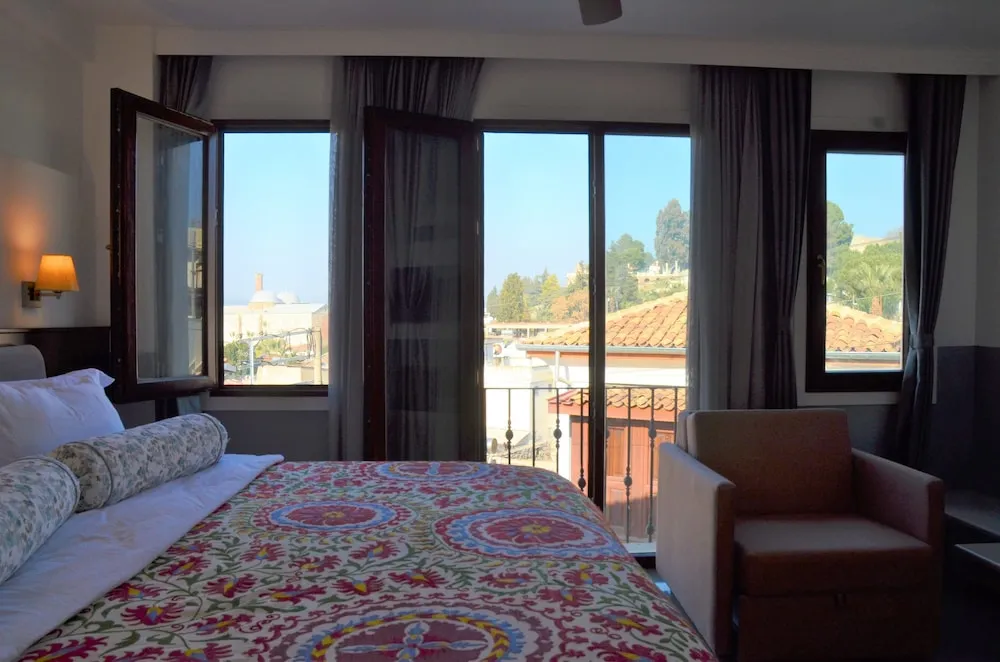 Deluxe King or Twin Room