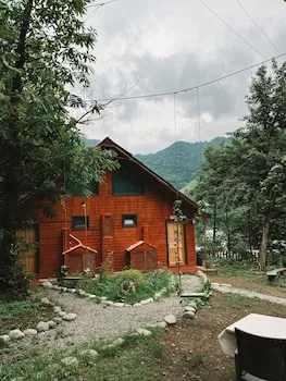 Kiana Bungalov