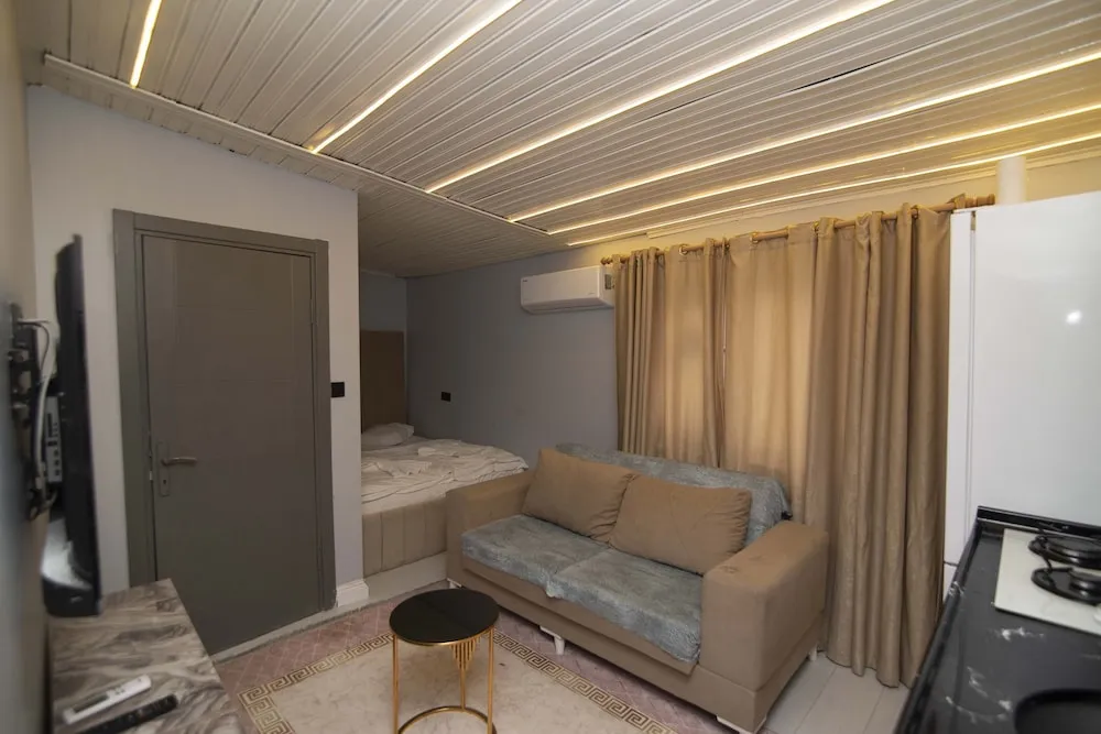 Apart 104