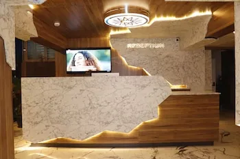 The Lavington Hotel