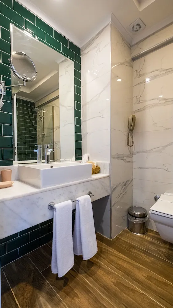 Honeymoon Tek Büyük Yataklı Oda