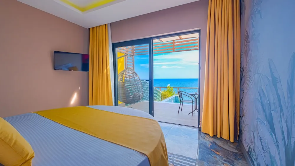 Honeymoon Tek Büyük Yataklı Oda