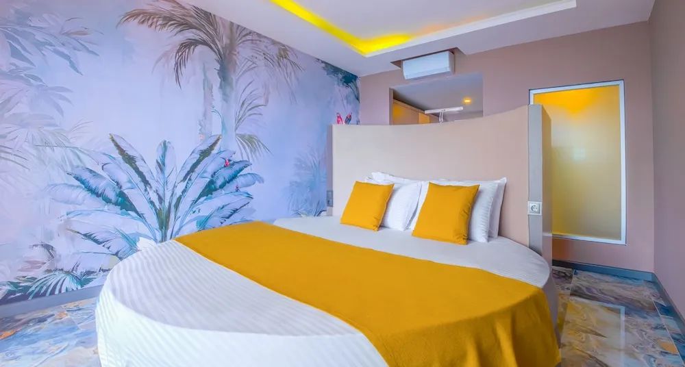 Honeymoon Tek Büyük Yataklı Oda