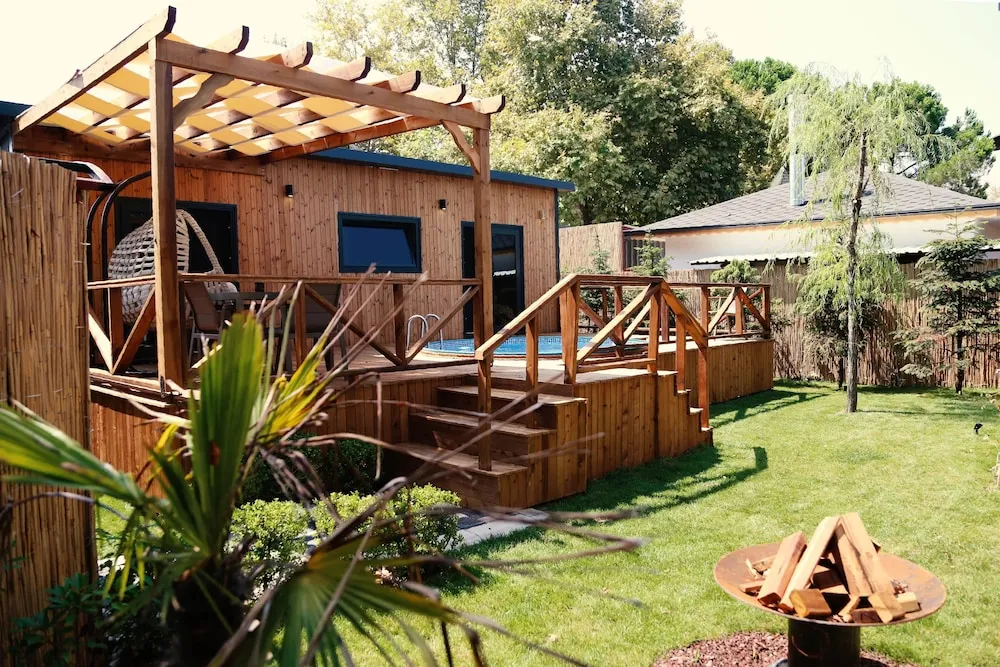 Deluxe Tiny Garden View