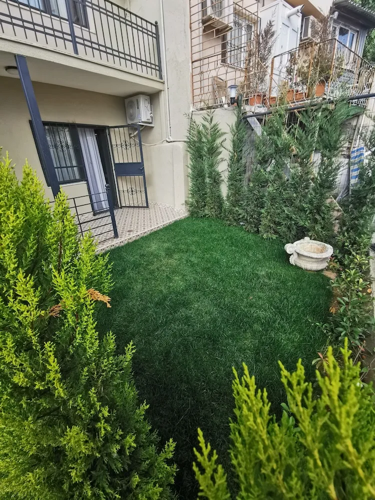 Ozel Bahceli Aile Odasi