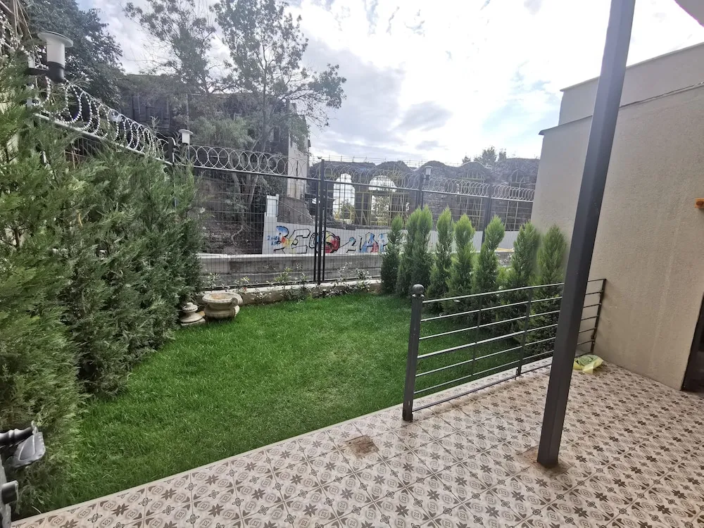 Ozel Bahceli Aile Odasi