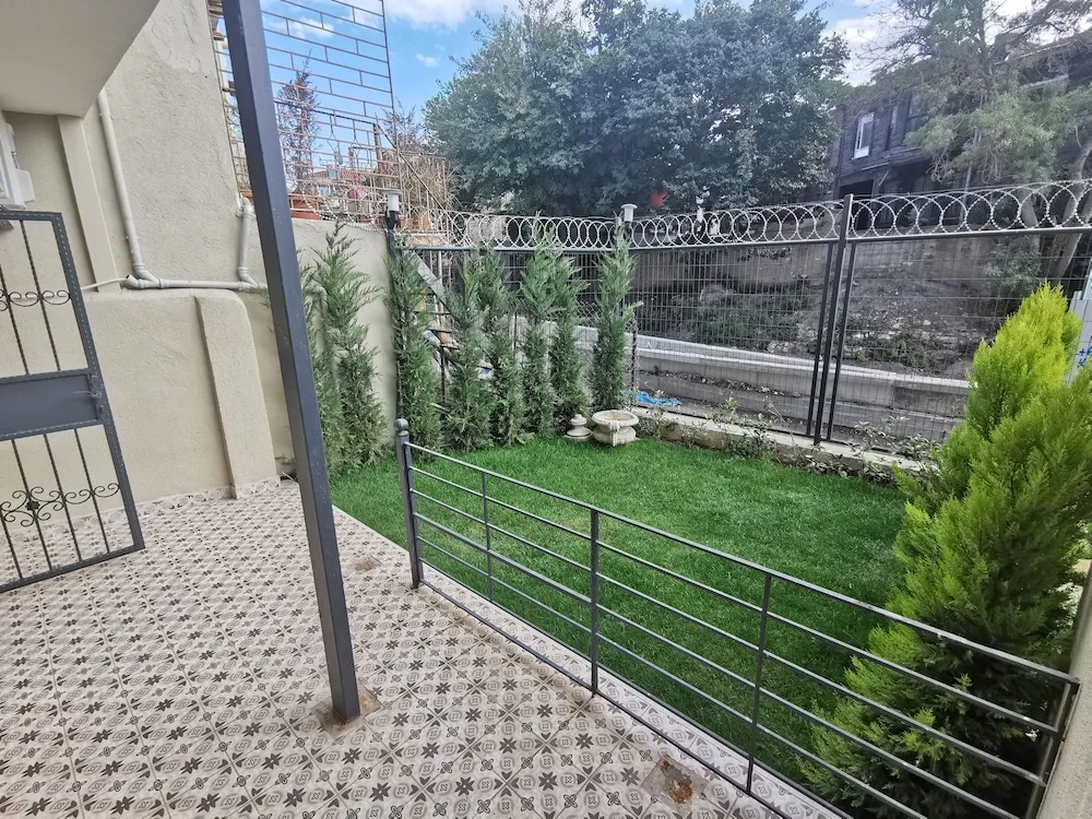 Ozel Bahceli Aile Odasi