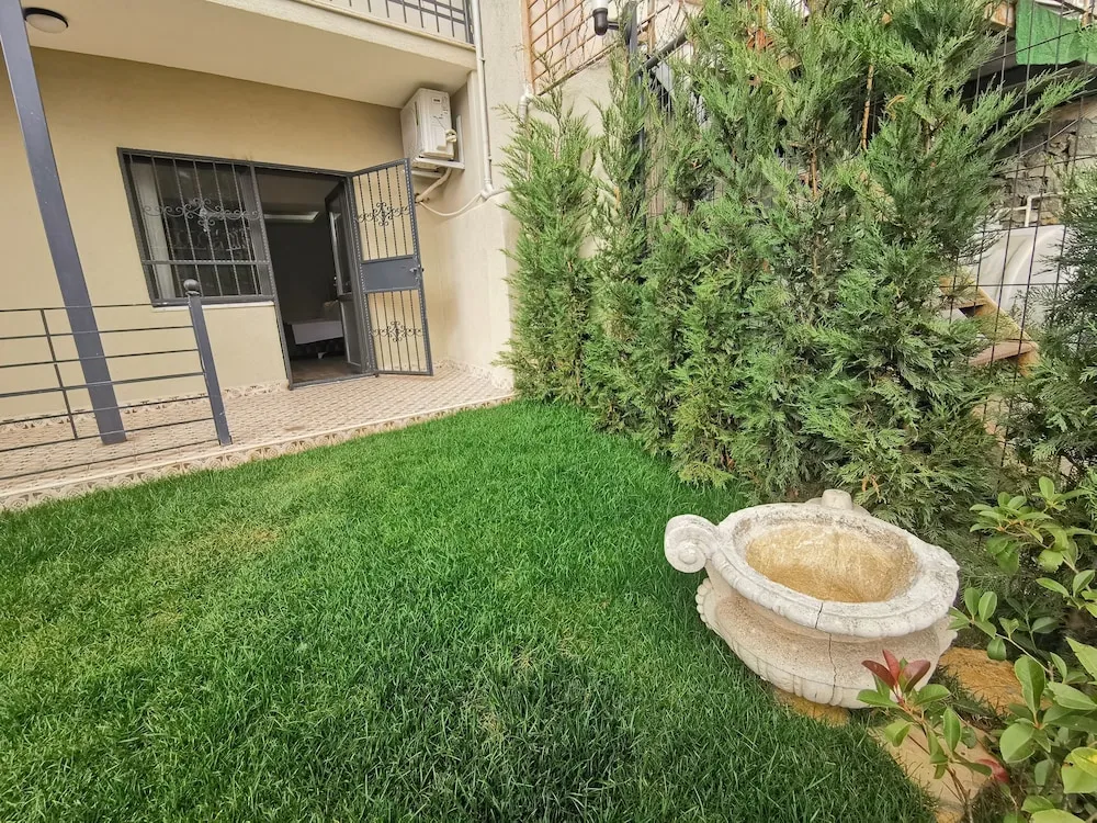 Ozel Bahceli Aile Odasi