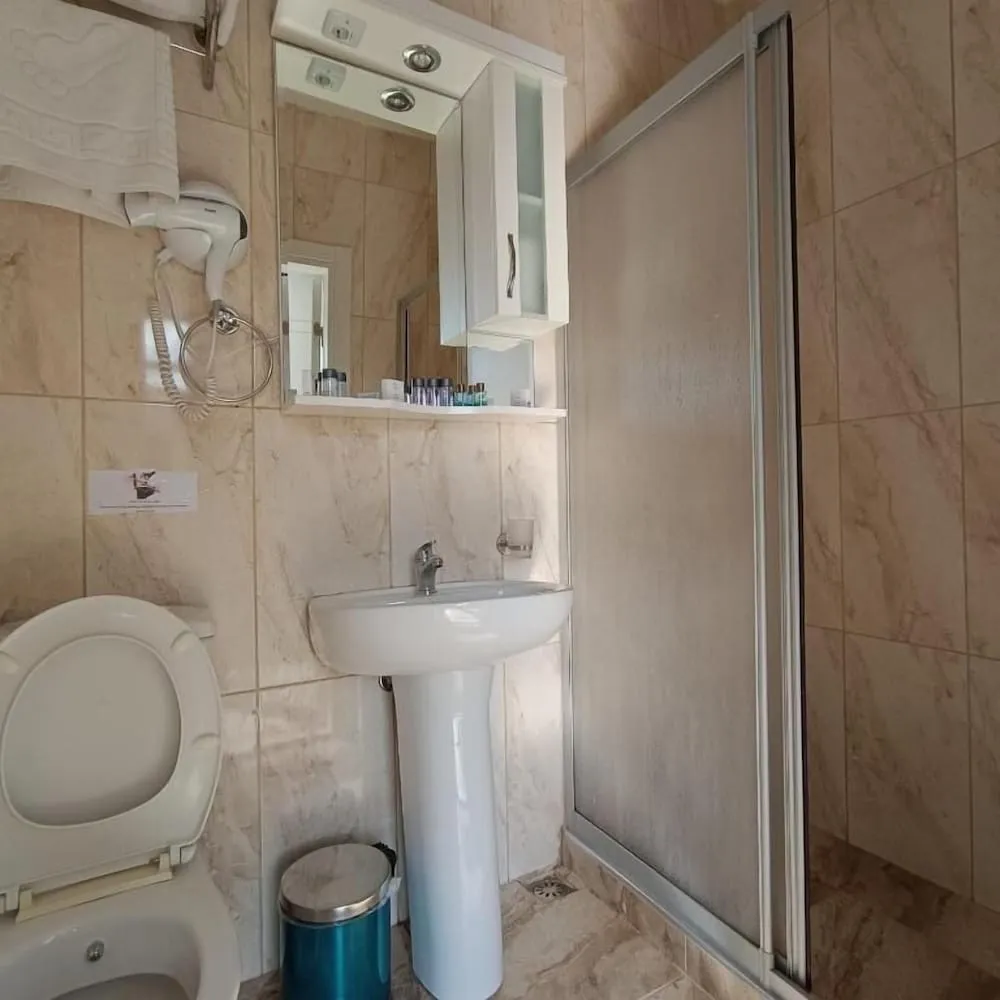 Balkonlu Uc Kisilik Oda