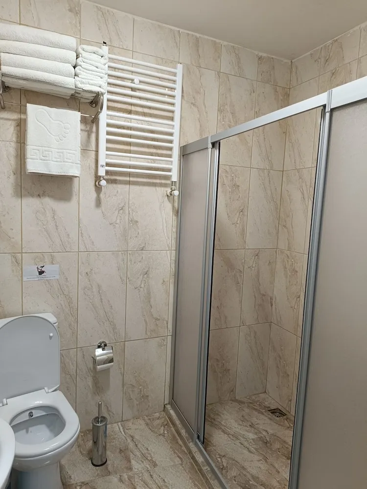 Balkonlu Uc Kisilik Oda