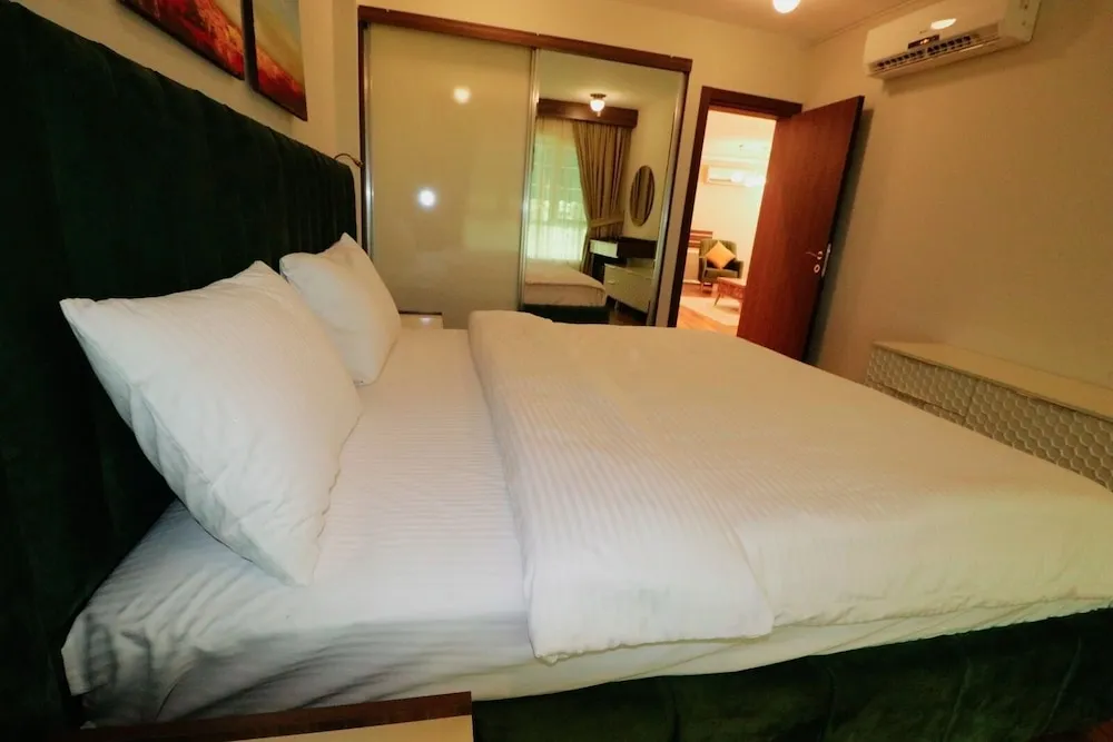Super Family Suit, Multiple Beds, City View