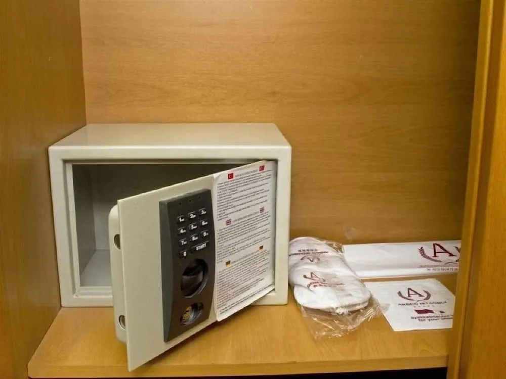 Junior Süit, 1 En Büyük (King) Boy Yatak ve Çekyat