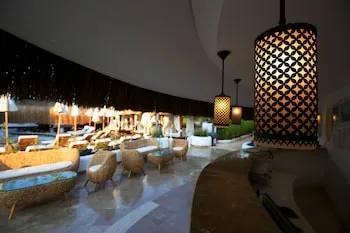 The PINEHILL Hotel & Suites