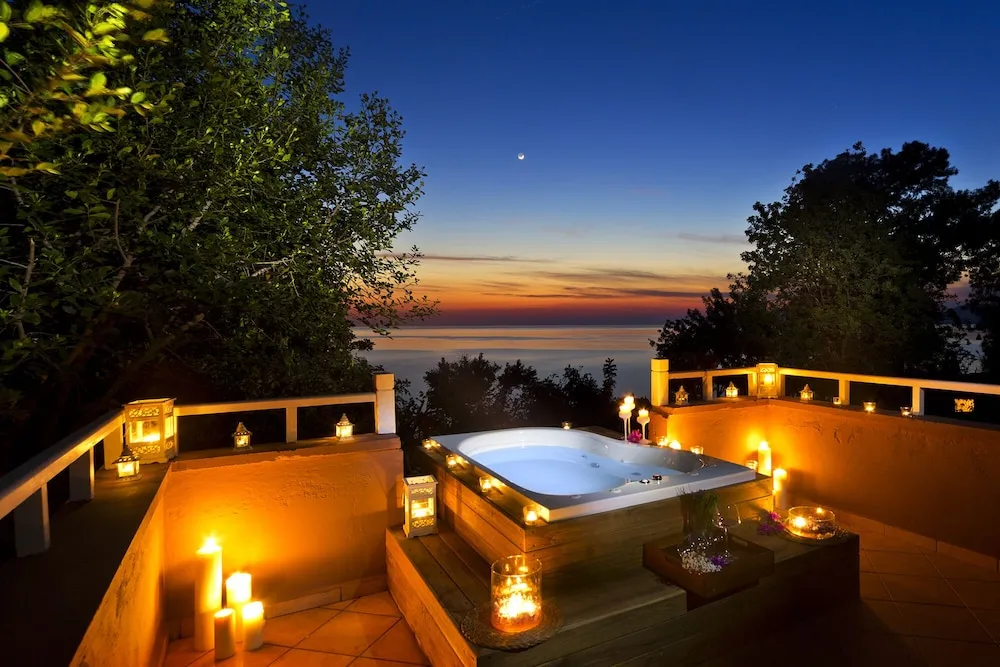 Honeymoon Stone House, Sea View