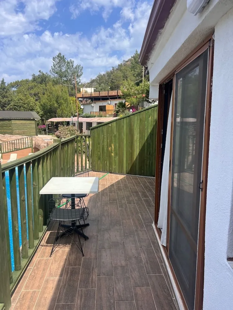 Comfort Tek Büyük Yataklı Oda, Balkon, Plaj Manzaralı