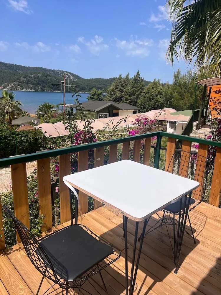 Comfort Tek Büyük Yataklı Oda, Balkon, Plaj Manzaralı