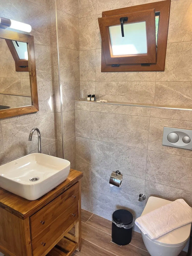 Comfort Tek Büyük Yataklı Oda, Balkon, Plaj Manzaralı