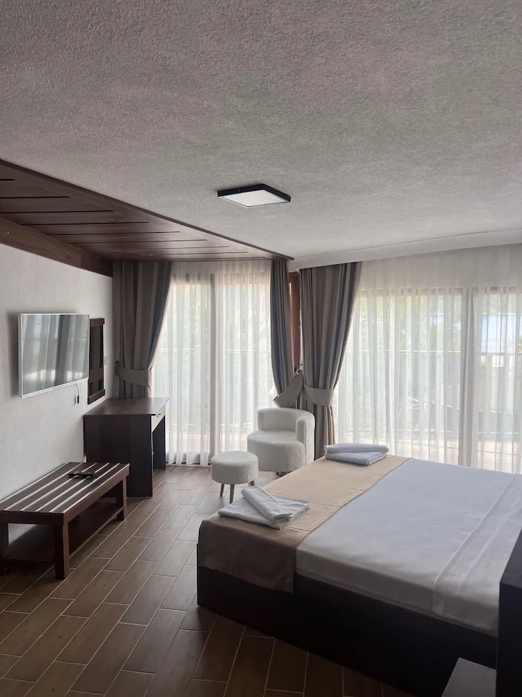 Comfort Tek Büyük Yataklı Oda, Balkon, Plaj Manzaralı