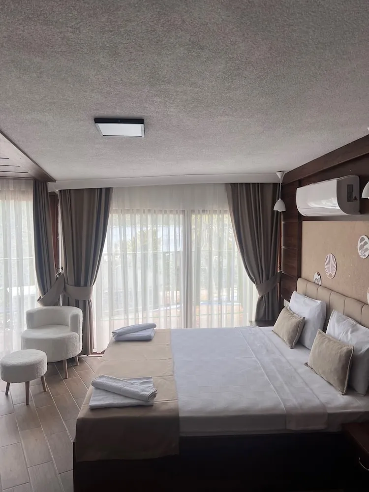 Comfort Tek Büyük Yataklı Oda, Balkon, Plaj Manzaralı