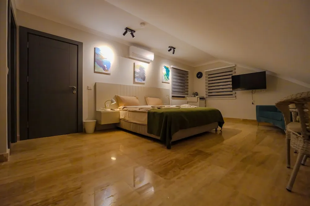 Deluxe Oda, 1 Yatak Odası, Balkon, Havuz Manzaralı