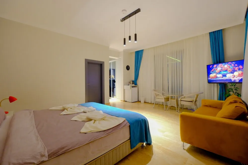 Deluxe Oda, 1 Yatak Odası, Balkon, Havuz Manzaralı