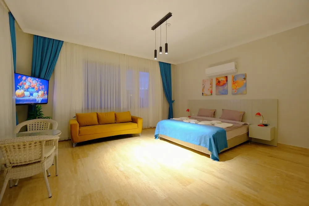 Deluxe Oda, 1 Yatak Odası, Balkon, Havuz Manzaralı