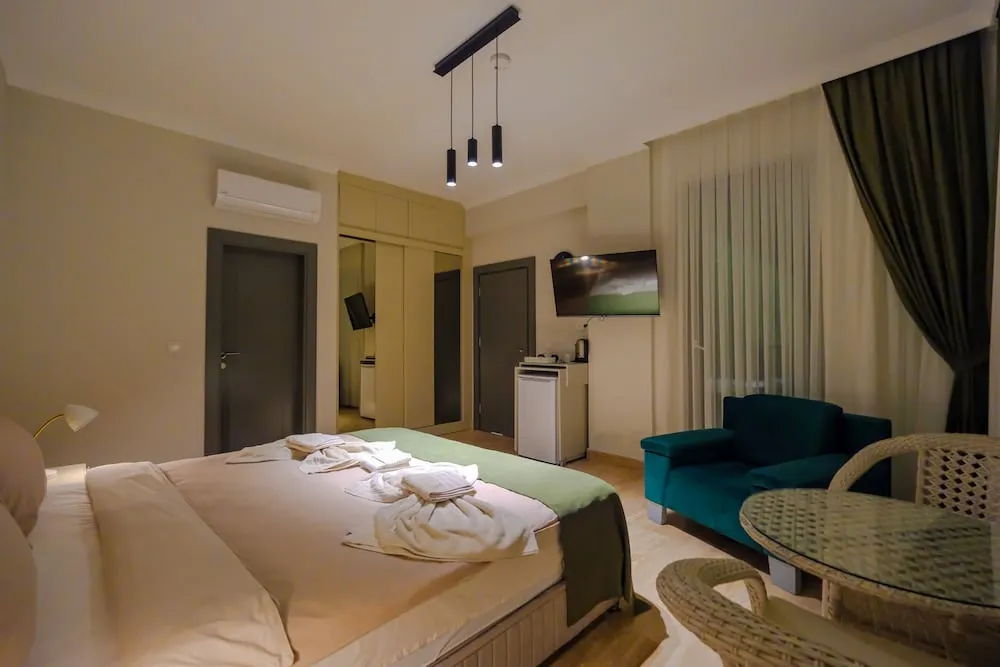 Deluxe Oda, 1 Yatak Odası, Balkon, Havuz Manzaralı