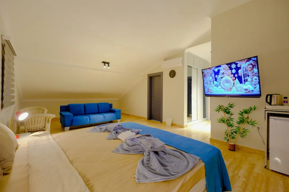 Deluxe Oda, 1 Yatak Odası, Balkon, Havuz Manzaralı