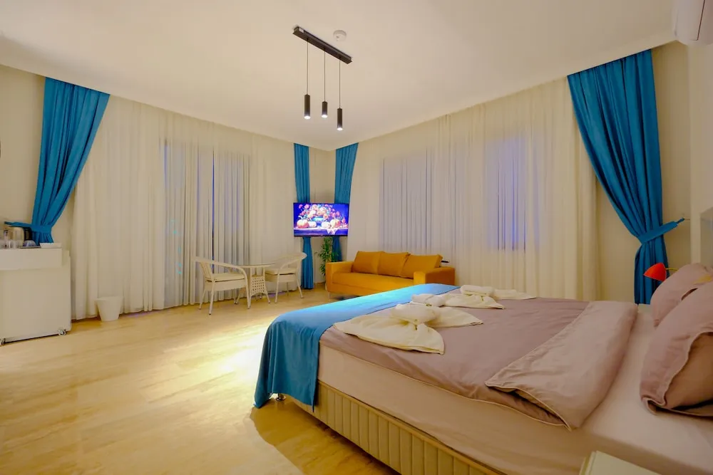 Deluxe Oda, 1 Yatak Odası, Balkon, Havuz Manzaralı