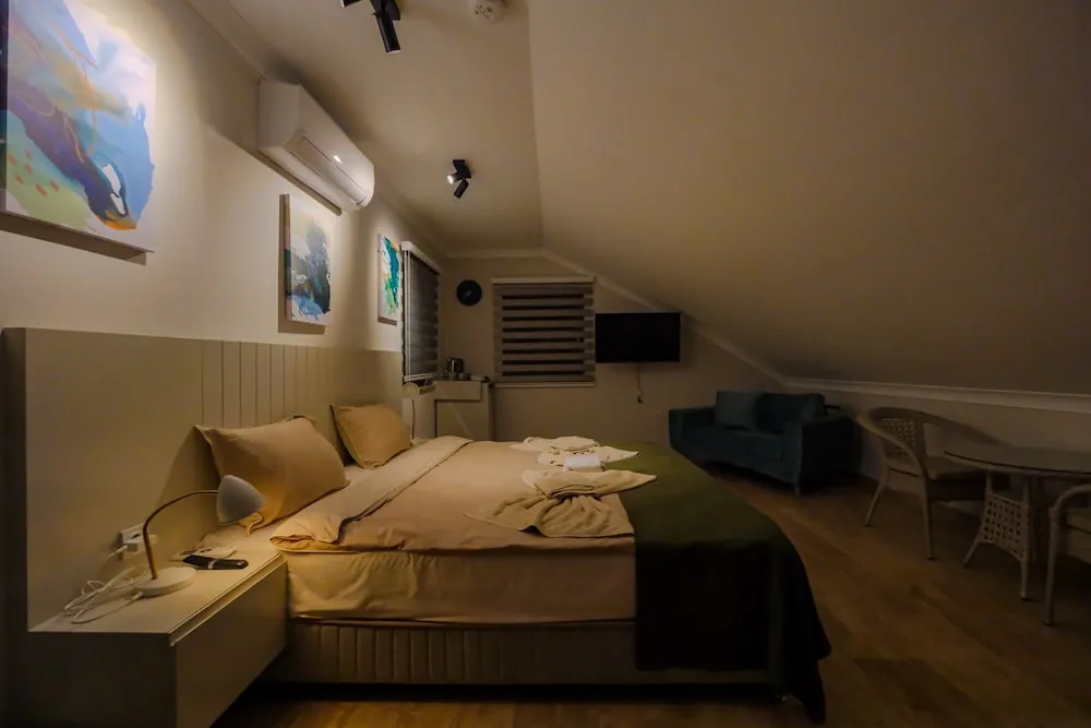 Deluxe Oda, 1 Yatak Odası, Balkon, Havuz Manzaralı