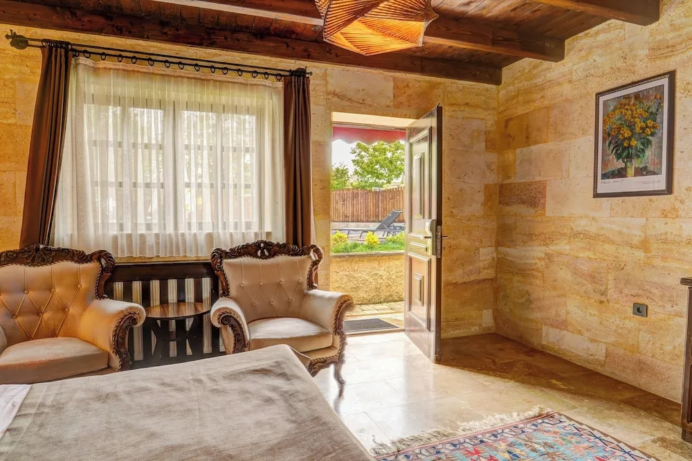 Junior Room (Poolside)