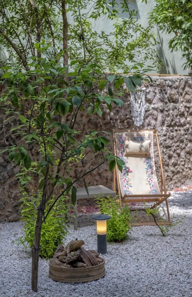 Traditional Tek Büyük Yataklı Oda