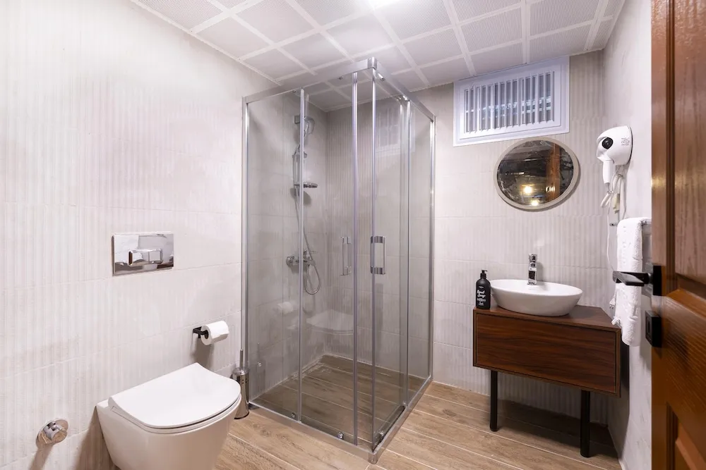 Traditional Tek Büyük Yataklı Oda