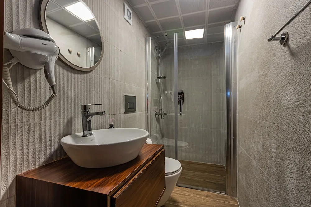 Traditional Tek Büyük Yataklı Oda