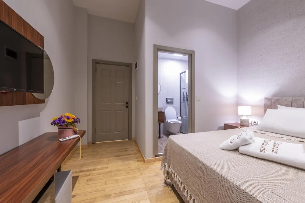 Standard Tek Büyük Yataklı Oda