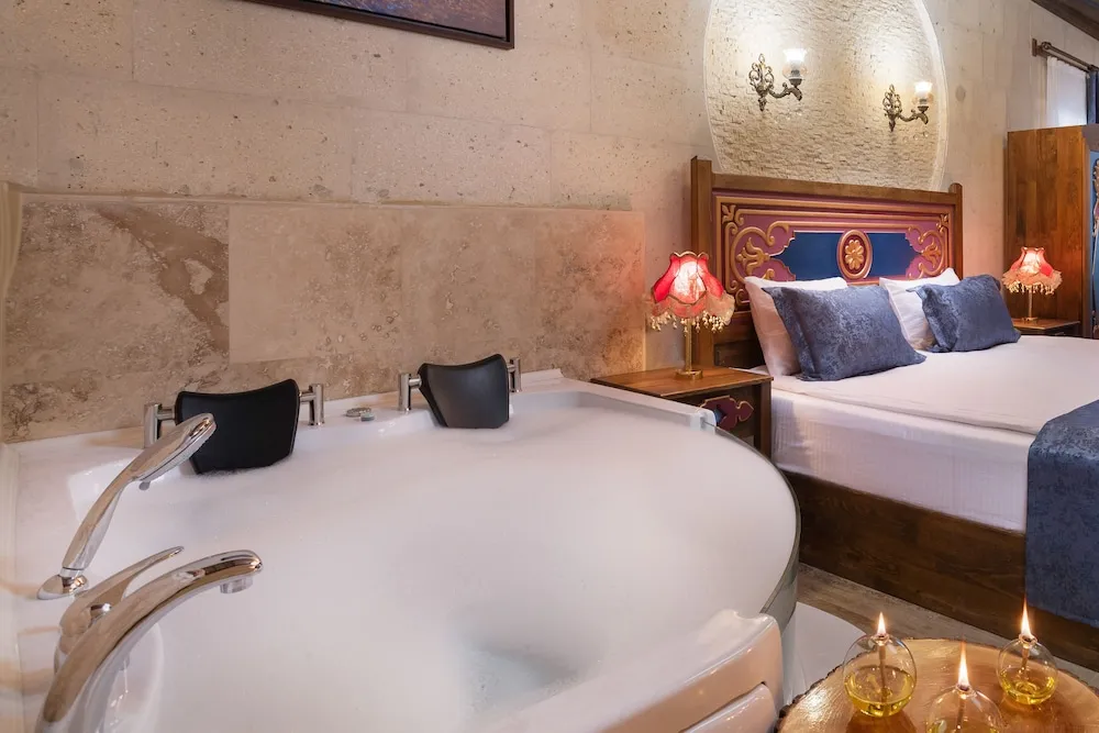 Romantic Tek Büyük Yataklı Oda