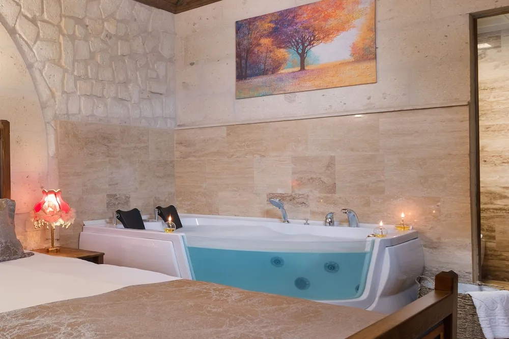 Honeymoon Tek Büyük Yataklı Oda