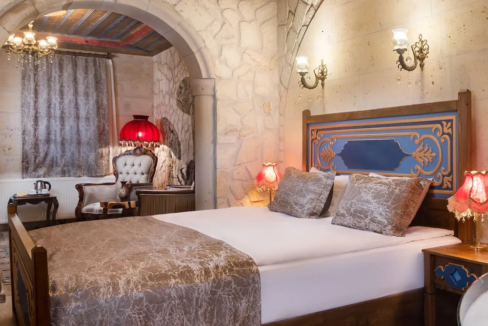 Honeymoon Tek Büyük Yataklı Oda