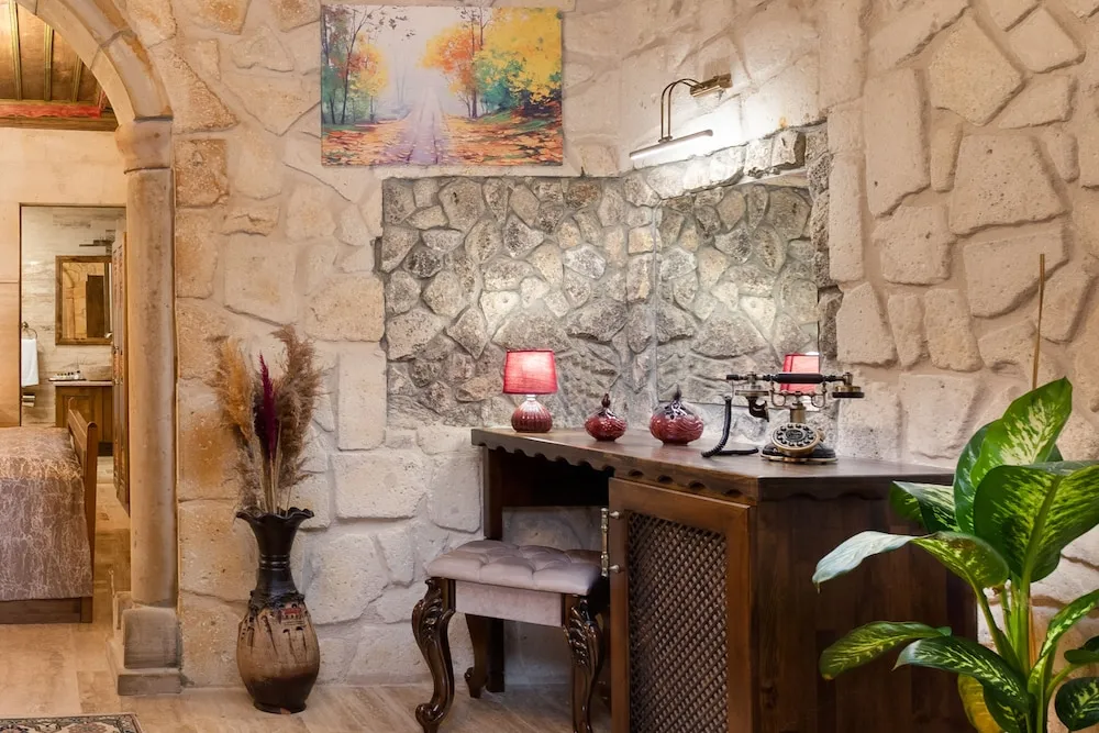 Honeymoon Tek Büyük Yataklı Oda