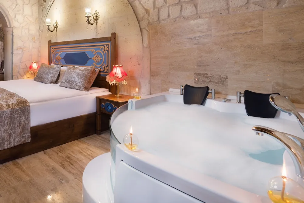 Honeymoon Tek Büyük Yataklı Oda