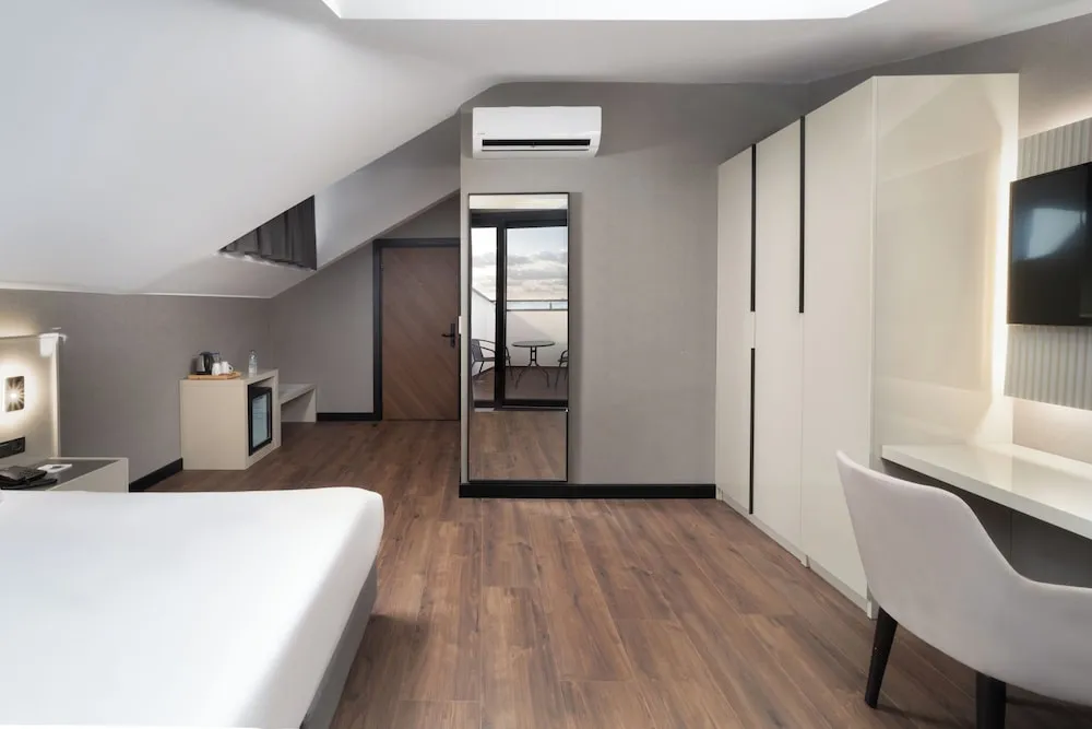 Deluxe Tek Büyük Yataklı Oda