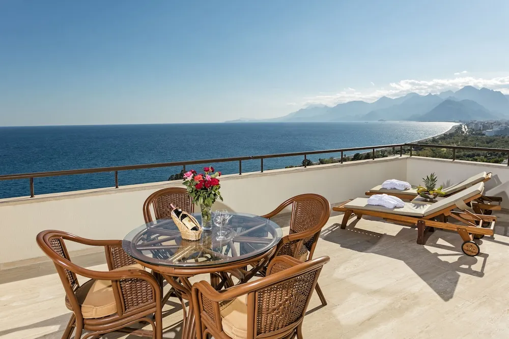 Deluxe Dört Kişilik Oda