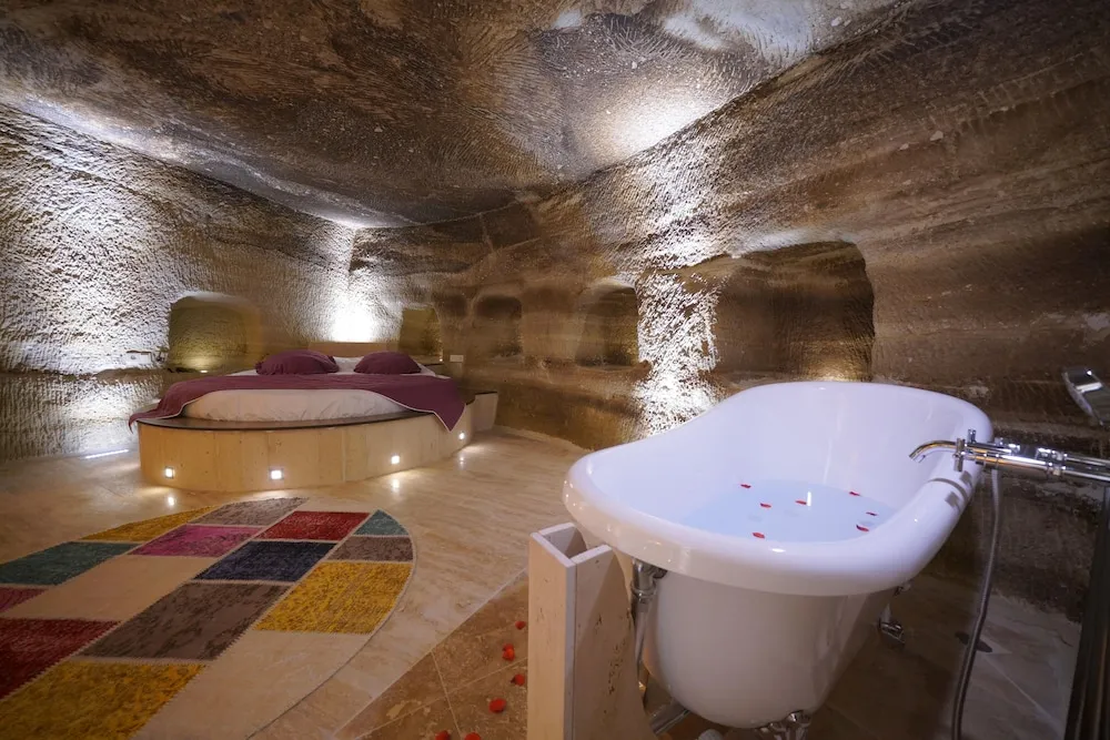 Honeymoon Cave Suite