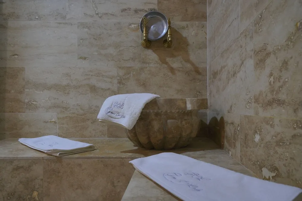 Honeymoon Cave Suite