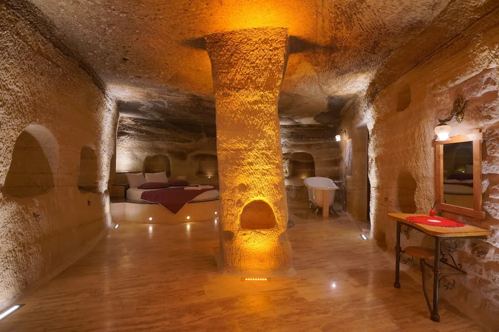 Honeymoon Cave Suite