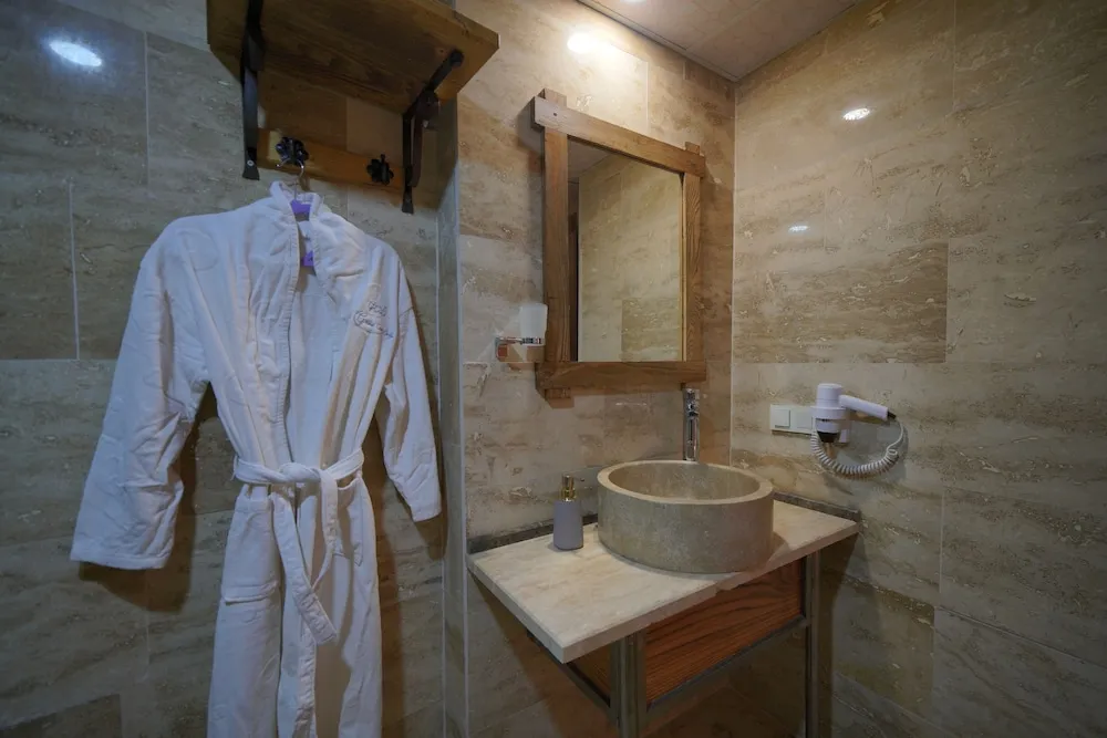 Honeymoon Cave Suite