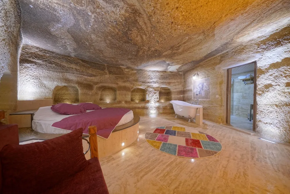 Honeymoon Cave Suite
